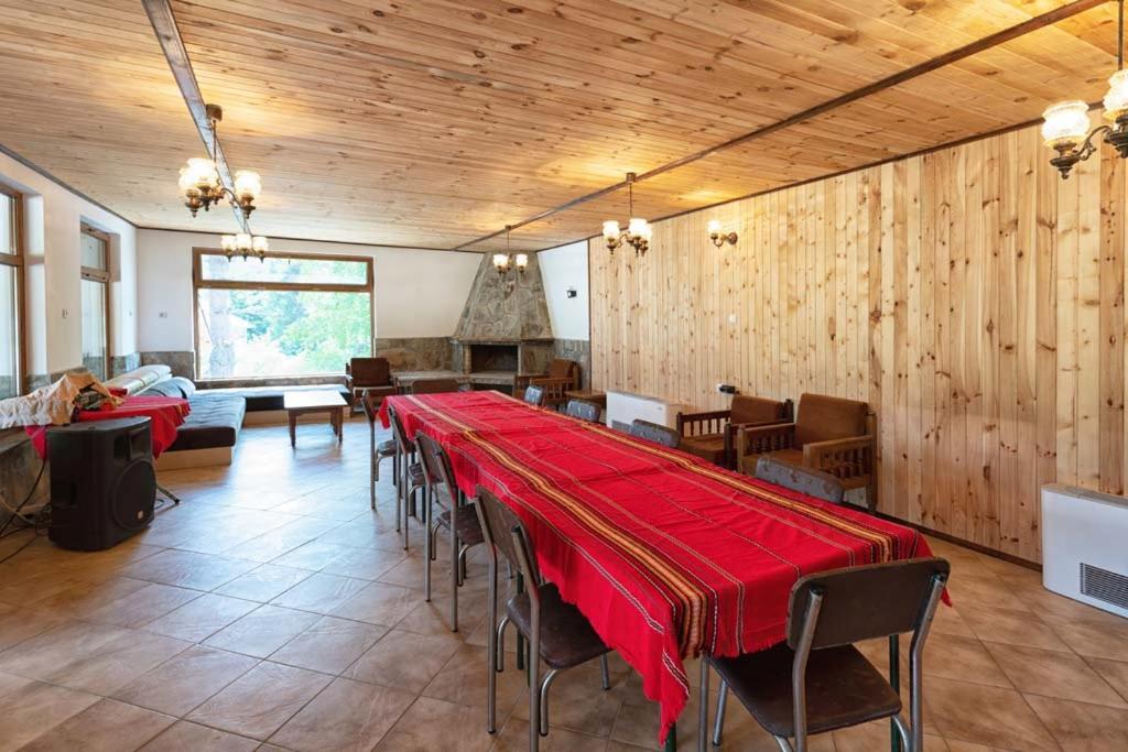 Kravenik Guest Houses Apriltsi מראה חיצוני תמונה