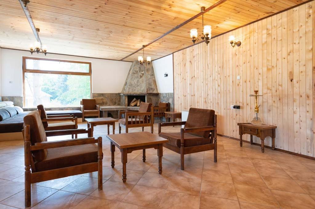 Kravenik Guest Houses Apriltsi מראה חיצוני תמונה