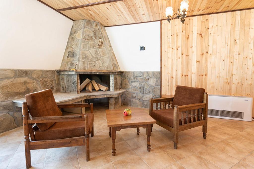Kravenik Guest Houses Apriltsi מראה חיצוני תמונה