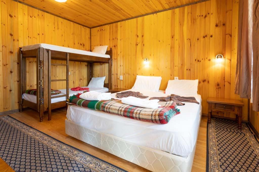 Kravenik Guest Houses Apriltsi מראה חיצוני תמונה