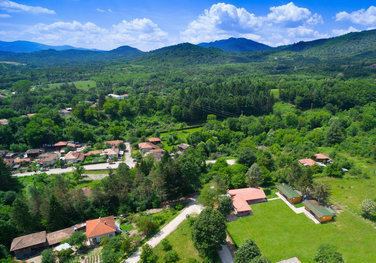 Kravenik Guest Houses Apriltsi מראה חיצוני תמונה