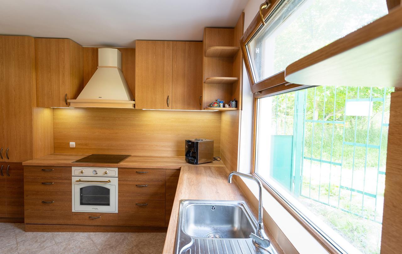 Kravenik Guest Houses Apriltsi מראה חיצוני תמונה