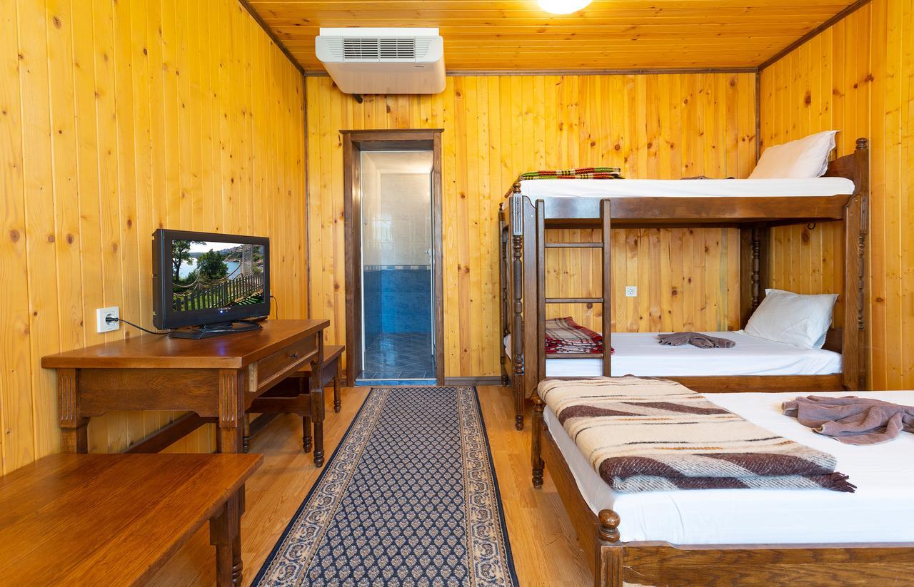 Kravenik Guest Houses Apriltsi מראה חיצוני תמונה