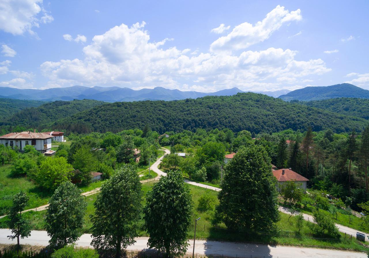 Kravenik Guest Houses Apriltsi מראה חיצוני תמונה