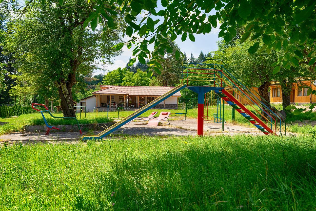 Kravenik Guest Houses Apriltsi מראה חיצוני תמונה