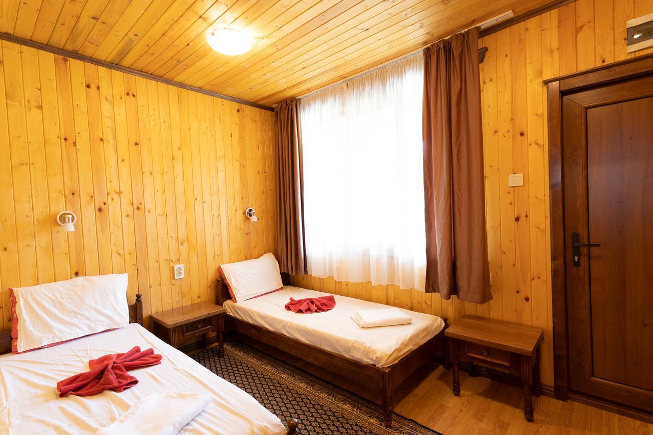 Kravenik Guest Houses Apriltsi מראה חיצוני תמונה