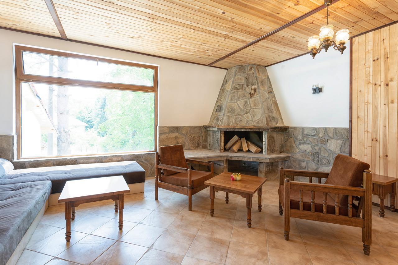 Kravenik Guest Houses Apriltsi מראה חיצוני תמונה