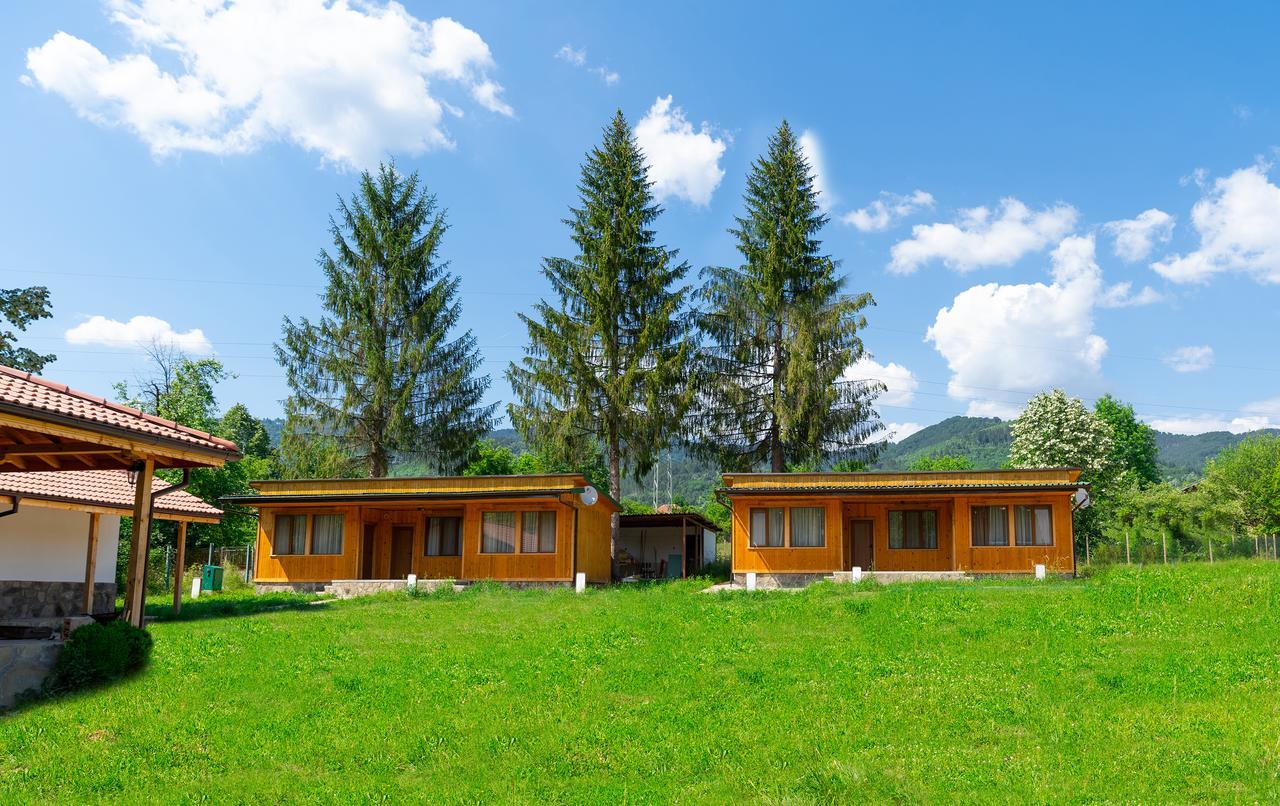Kravenik Guest Houses Apriltsi מראה חיצוני תמונה